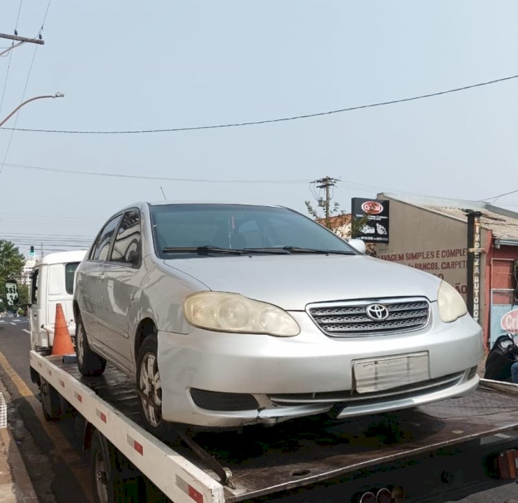 PM recupera carro furtado que seria trocado por drogas em Marília