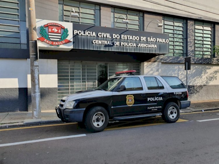 Mulher é presa em flagrante pichando prédio da CPJ em Marília