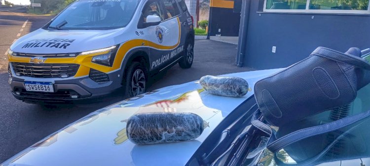 Mulher é flagrada com 2 quilos de maconha em ônibus na SP-333, em Marília