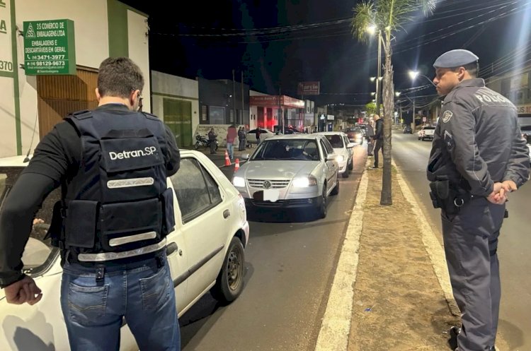 Blitz da Operação Direção Segura em Garça aborda mais de 600 veículos e registra 14 recusas